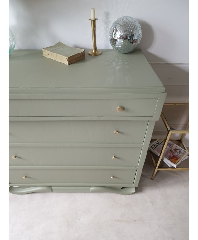 Commode ancienne en bois verni, nettoyée puis repeinte et vernie